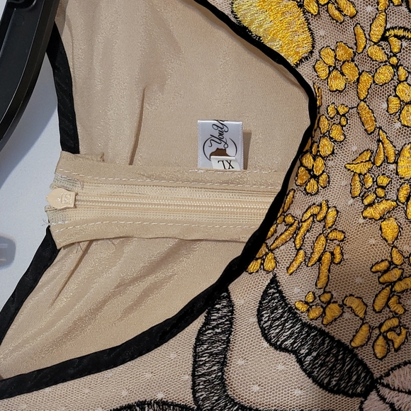 Upustyle Gardenia Embroidered Short Sleeve Midi Leght Dress - Picture 16 of 17